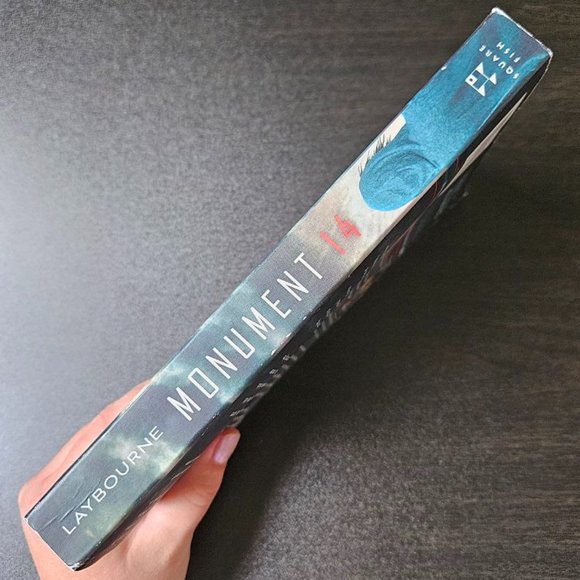 4/$20 Monument 14 by Emmy Laybourne - Paperback - Picture 3 of 5